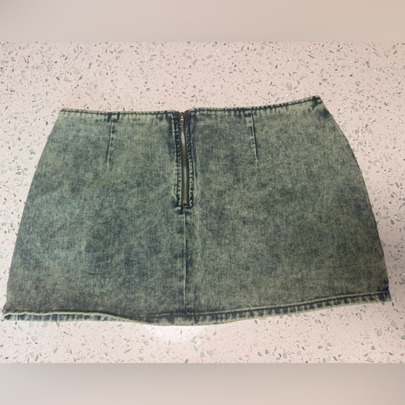 PrettyLittleThing Dresses & Skirts - PrettyLittleThing Green Tint Vintage Style Denim Mini Skirt Size 12 NWT